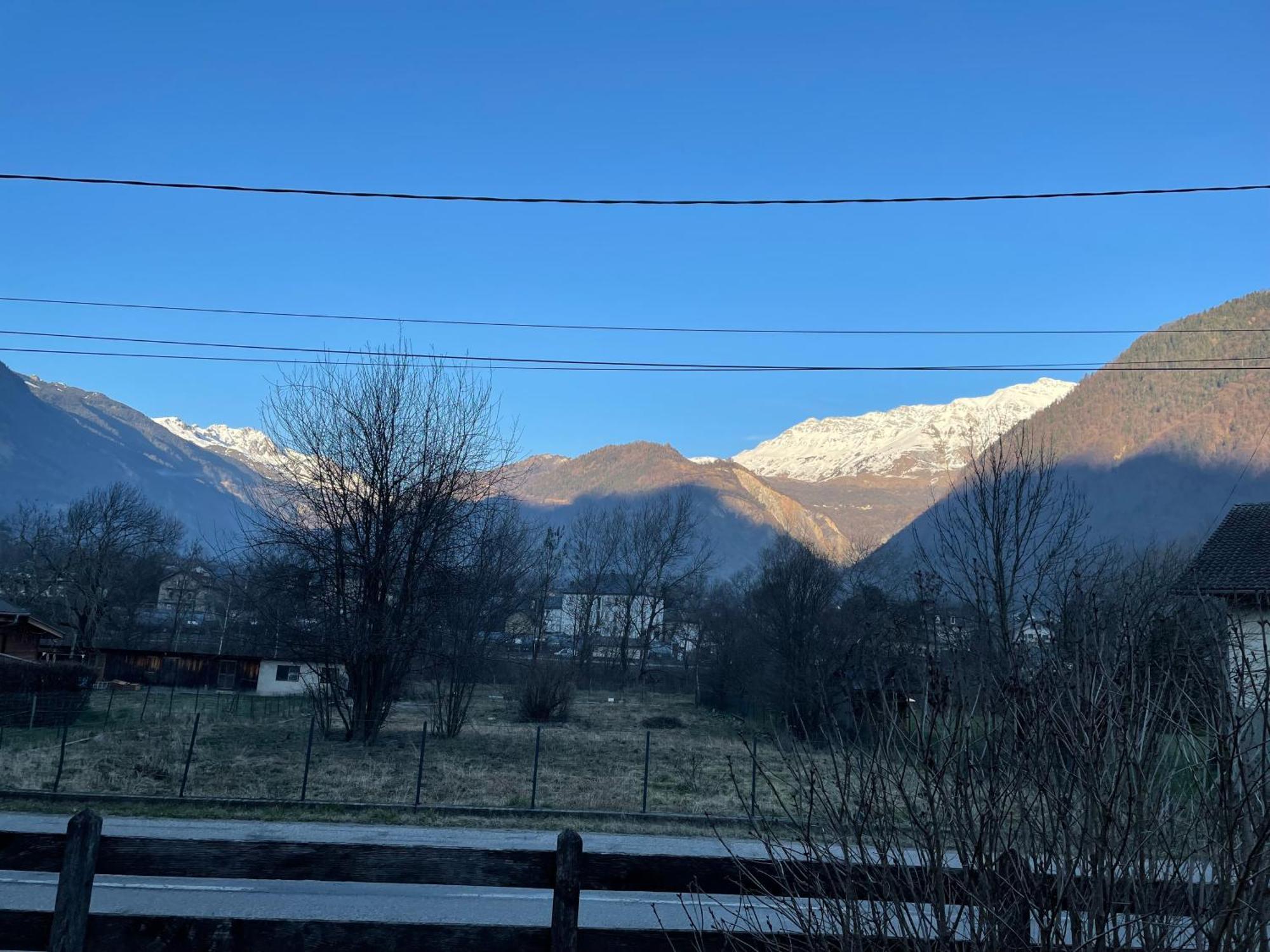 Au Pied De La Vallee Saint-Etienne-de-Cuines Exteriér fotografie
